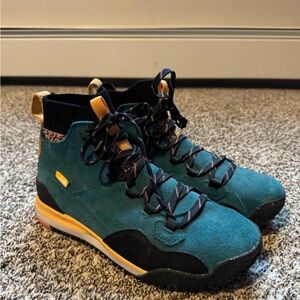 Women’s North Face Back-to-Berkeley Sport Boots